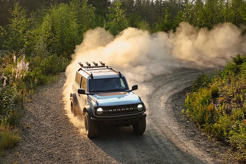 Maniobra de giro cerrado con Tecnología Trail Turn Assist, equipada en Ford Bronco 2026