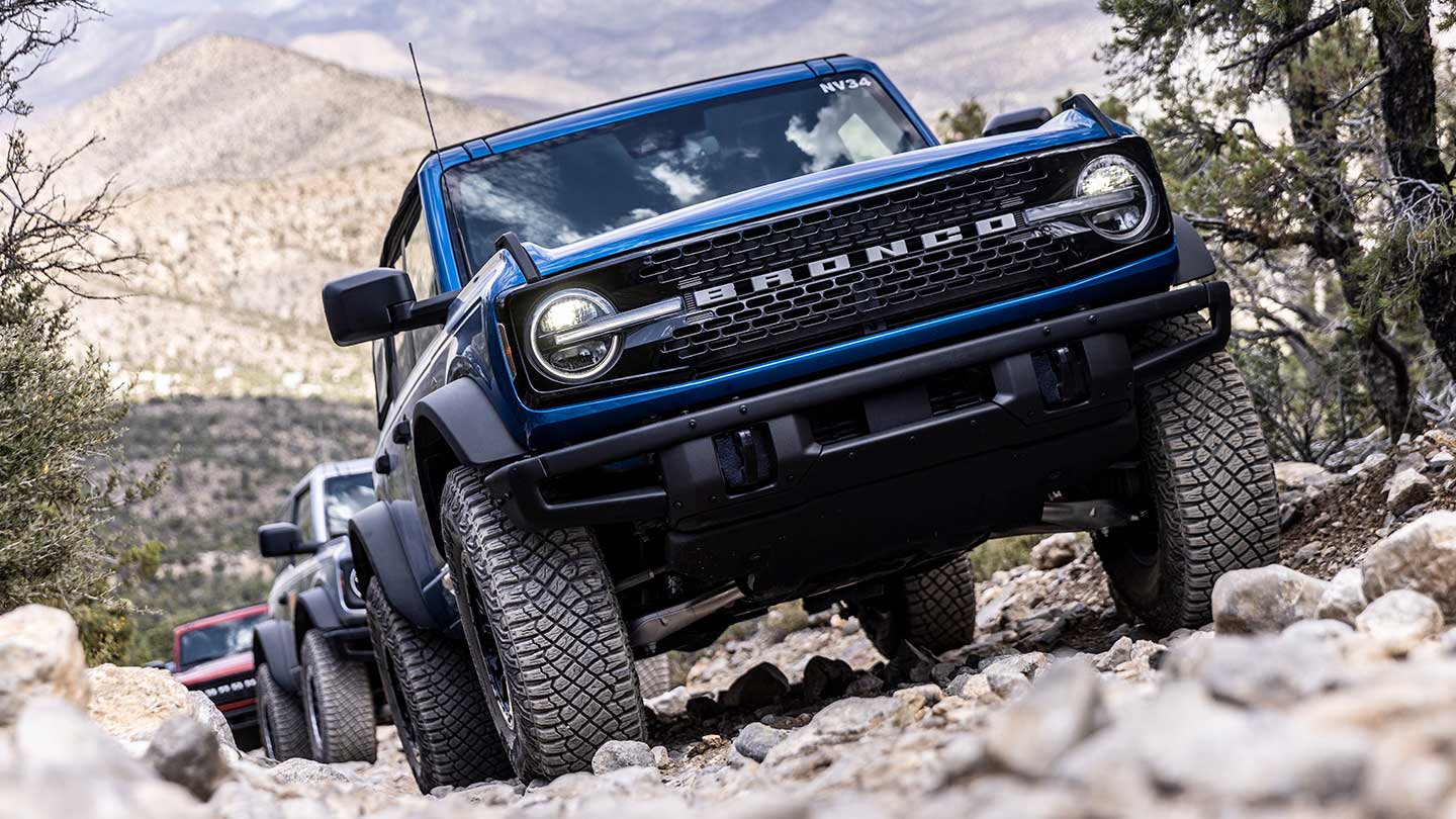 Parilla Delantera con Emblema Bronco