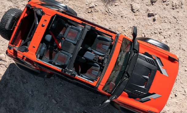 Robustos Amortiguadores y Suspensión Off-Road de Camioneta SUV Todoterreno Ford Bronco Raptor 2023