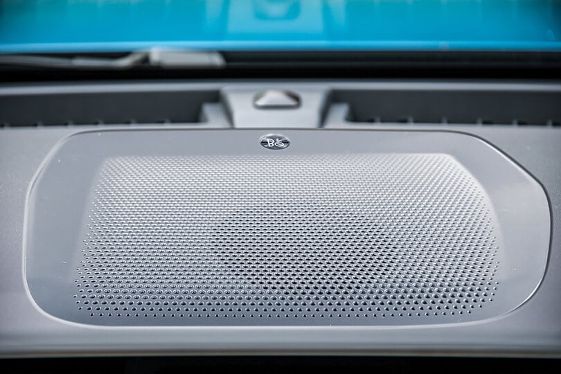 Sistema de Sonido Bang and Olufsen de 12 bocinas, equipado en Ford Edge Híbrida 2026