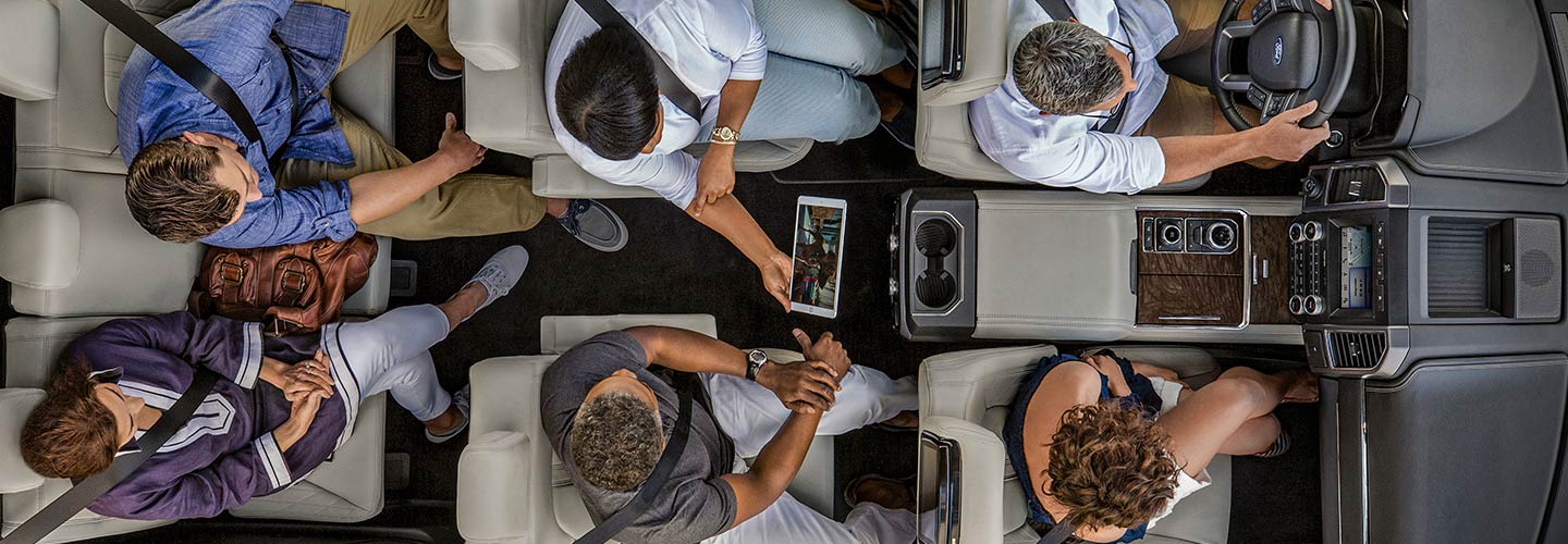 Disfruta con hasta 8 ocupantes de viajes excepcionales en tu Ford Expedition 2021