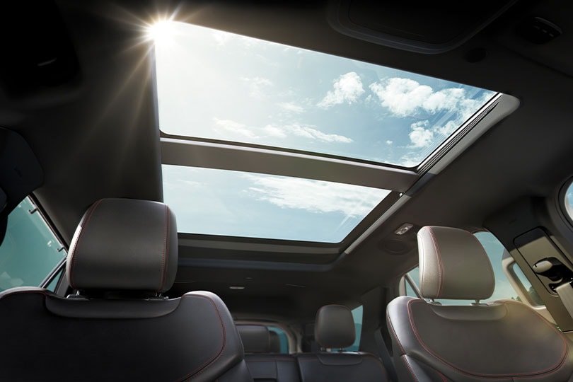 Quemacocos panorámico con Vista Roof en Camioneta SUV Ford Explorer 2026