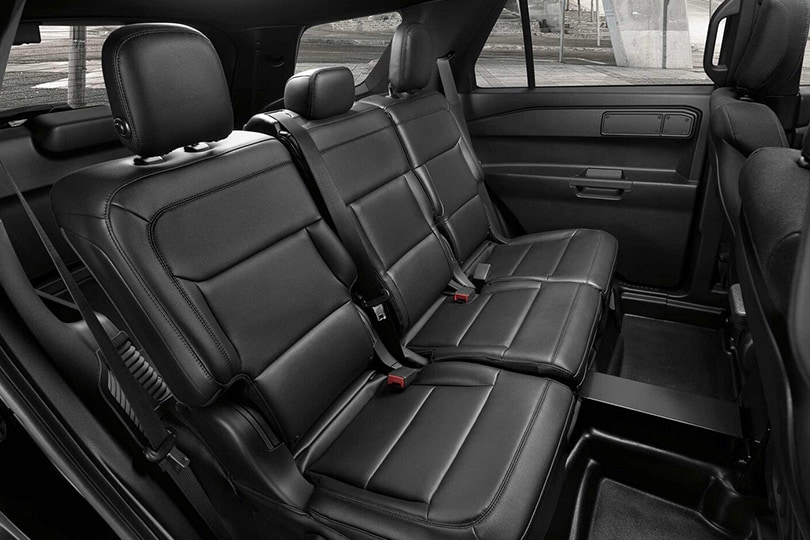 Asientos e interior robusto de fácil limpieza en Ford Explorer Interceptor Híbrida 2026