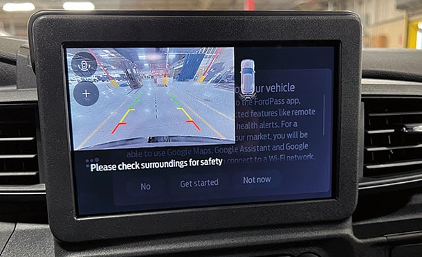 Cámara de Reversa y Asistencias de Seguridad en Ford Police Interceptor Utility 2026