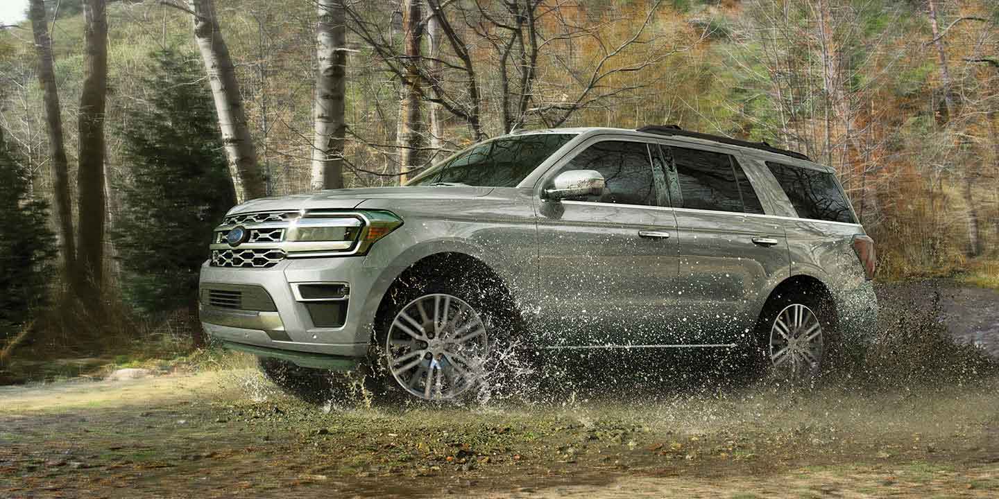 Atributos, Capacidades y Equipamiento en la Camioneta SUV Familiar Ford Expedition 2024