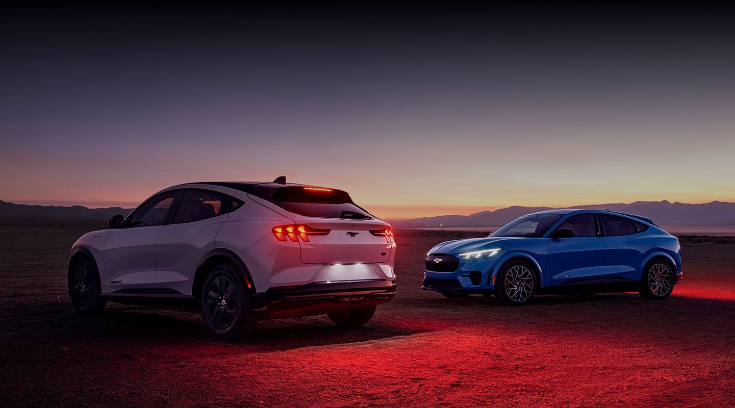 Experiencia de Conducción de la Poderosa Camioneta SUV Eléctrica Ford Mustang Mach-E 2023