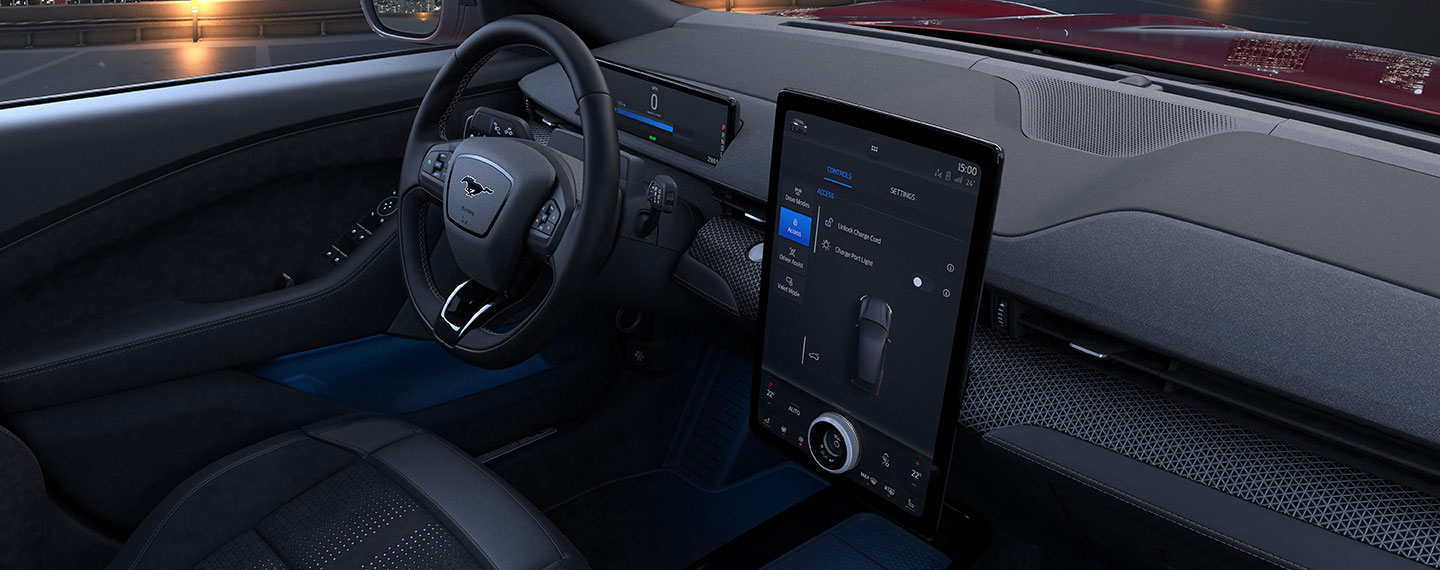 Camioneta SUV Eléctrica Ford Mustang MachE 2023 de Cómodos Interiores con Insertos en Aluminio