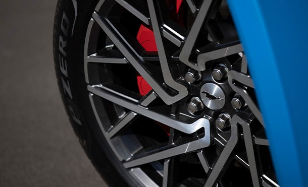 Frenos Brembo deportivos Equipados en Camioneta SUV Eléctrica Ford Mustang MachE 2023