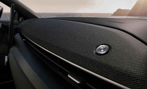 Bocinas Bang Olufsen Equipadas en Camioneta SUV Eléctrica Ford Mustang MachE