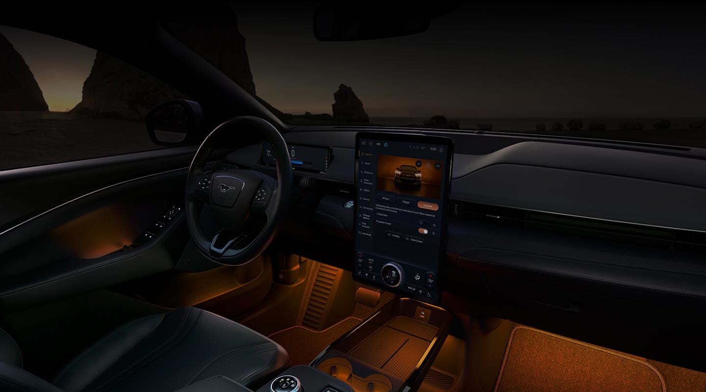 Pantalla Táctil de 15 Pulgadas en Camioneta SUV Eléctrica Ford Mustang MachE 2024