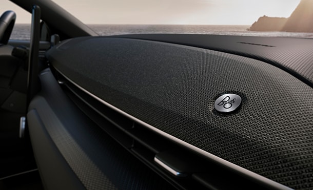 Bocinas Bang Olufsen Equipadas en Camioneta SUV Eléctrica Ford Mustang MachE