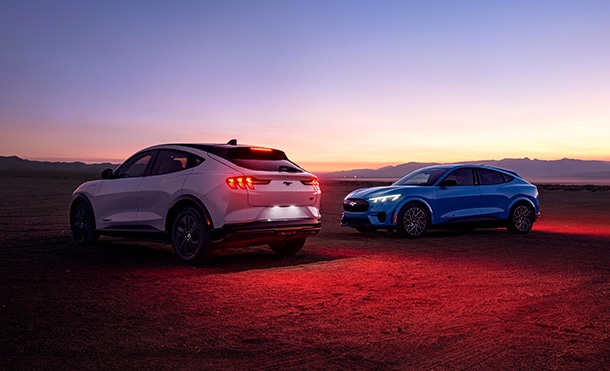 Experiencia de Conducción de la Poderosa Camioneta SUV Eléctrica Ford Mustang Mach-E 2024