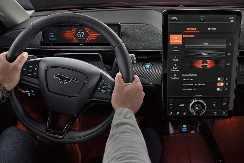 Camioneta SUV Eléctrica Ford Mustang MachE 2026 cuenta con Modos de Manejo para cada Carrera