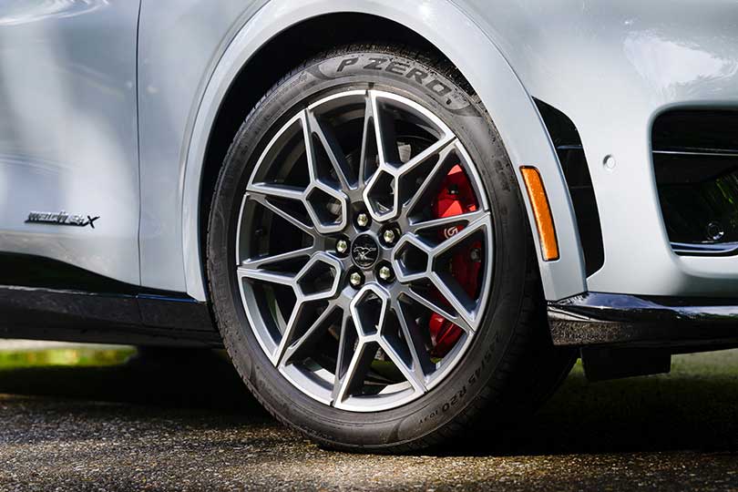 Frenos Brembo deportivos Equipados en Camioneta SUV Eléctrica Ford Mustang Mach-E 2026
