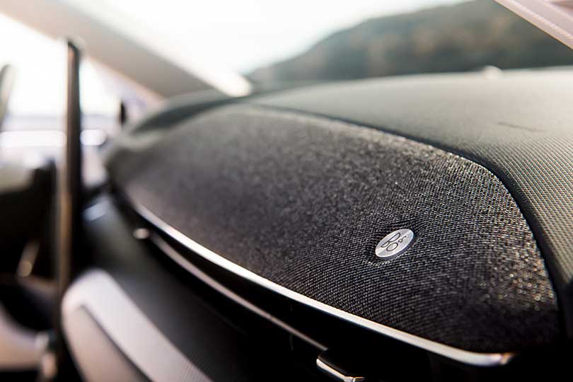 Bocinas Bang Olufsen Equipadas en Camioneta SUV Eléctrica Ford Mustang Mach-E 2026