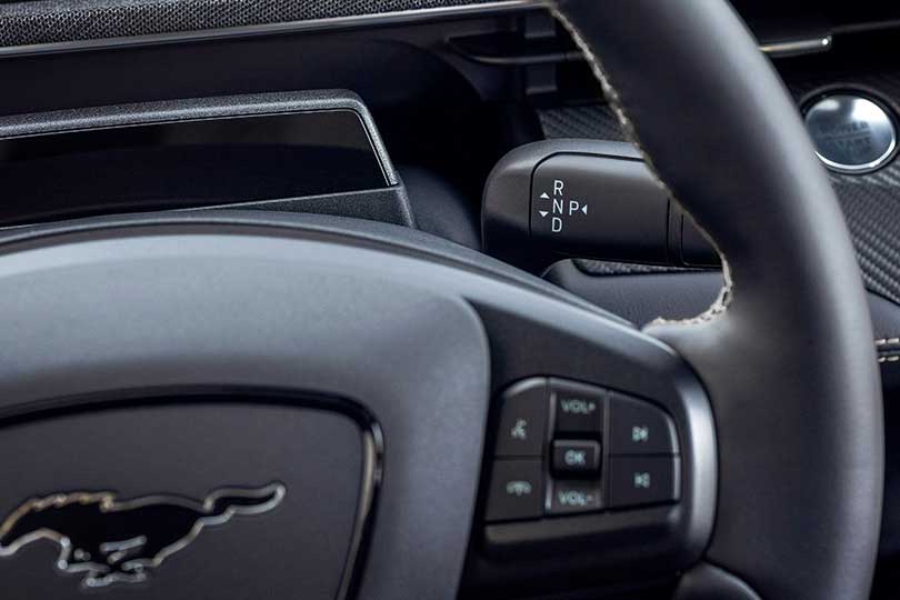Ford Mustang Mach-E 2026, Vehículo Eléctrico deportivo con Palanca de Velocidades en Volante