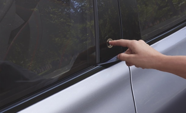 Apertura Automática de Puertas con sistema E-Latch de la Camioneta SUV Eléctrica Ford Mustang MachE