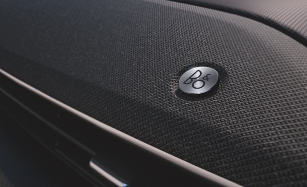 Bocinas Bang Olufsen Equipadas en Camioneta SUV Eléctrica Ford Mustang MachE