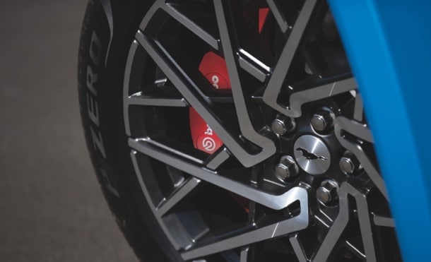 Frenos Brembo deportivos Equipados en Camioneta SUV Eléctrica Ford Mustang MachE 2022