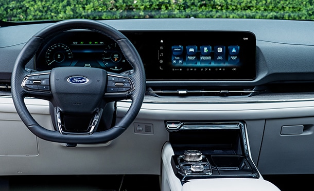 Elegantes Asientos Forrados en Piel, con Diseño lujoso en Camioneta SUV Ford Territory 2024