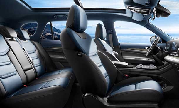 Viaja con gran comodidad en el Habitáculo de Ford Territory 2025 gracias a asientos en piel