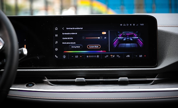 Ford Territory 2026 equipa Luz Ambiental Multicolor que brinda confort y sofisticación a la SUV