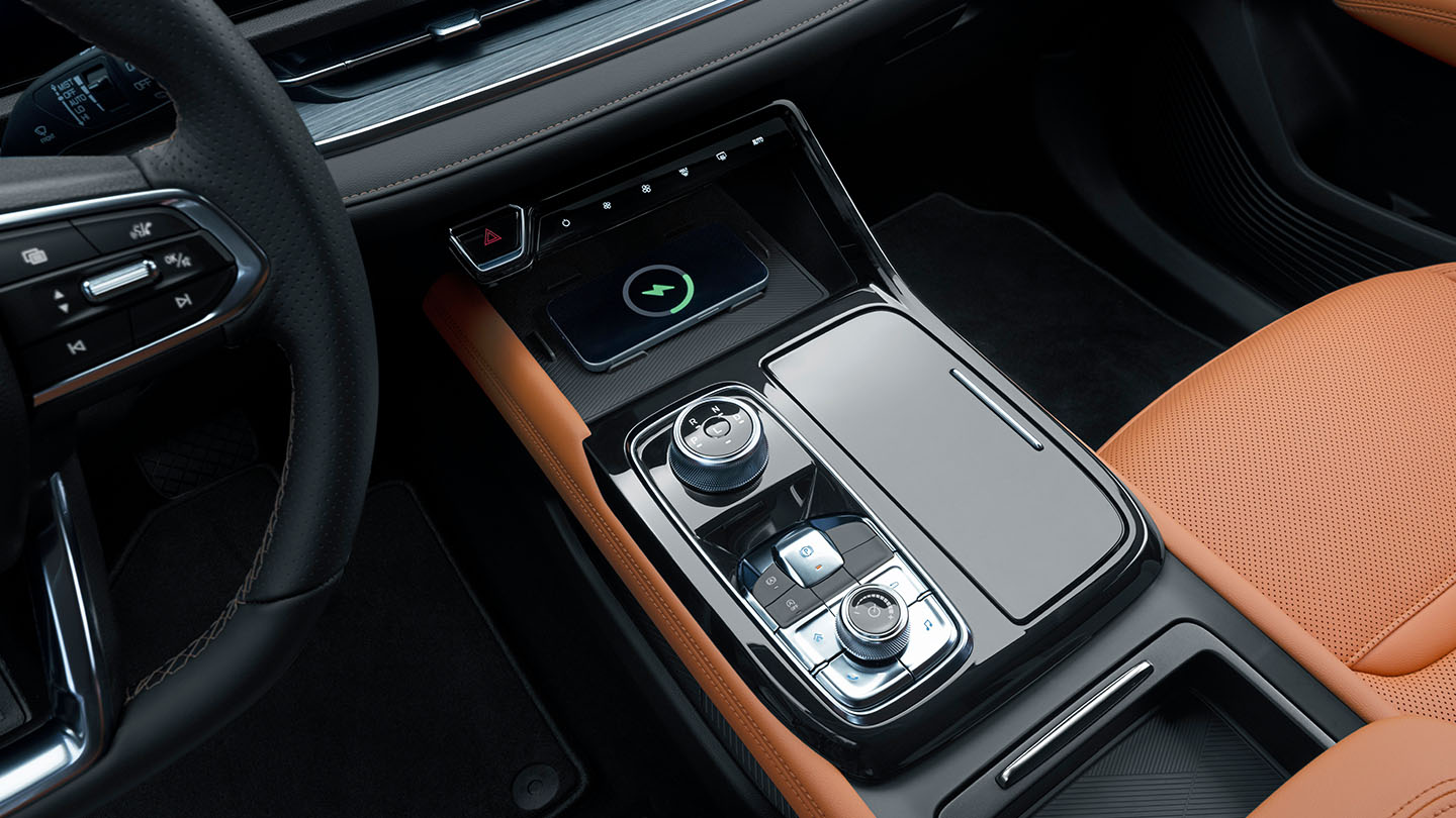 Consola de Ford Territory 2027 con cargador inalámbrico y Auto Hold