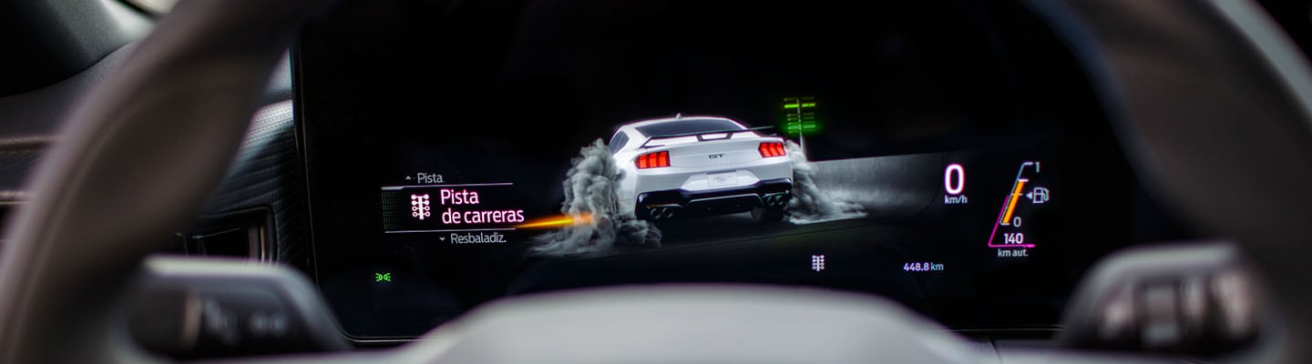Modo de Manejo Pista de Carreras con gráficos en Tablero Digital Pantalla de Ford Mustang 2025