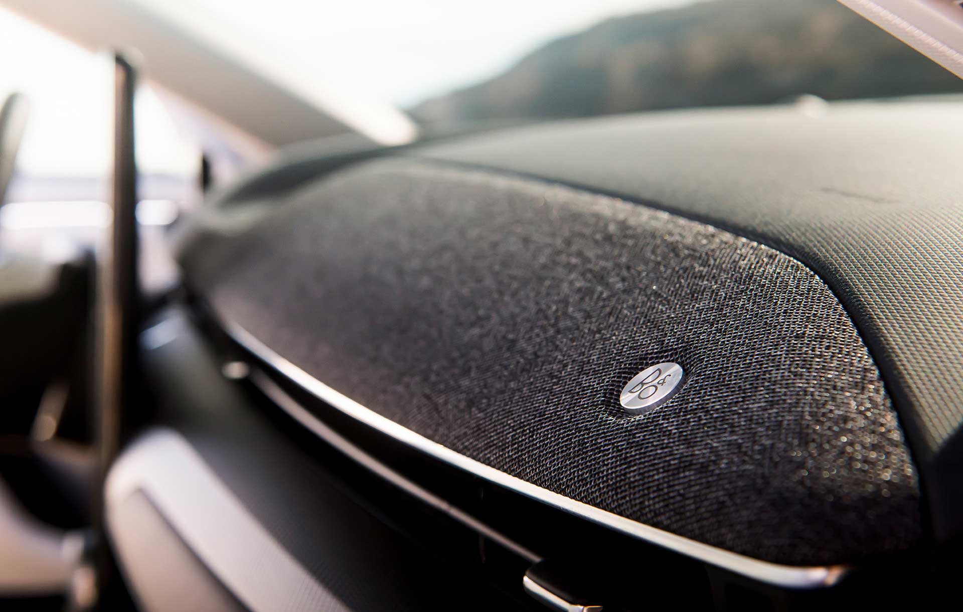 Bocinas Bang Olufsen Equipadas en Camioneta SUV Eléctrica Ford Mustang Mach-E 2026