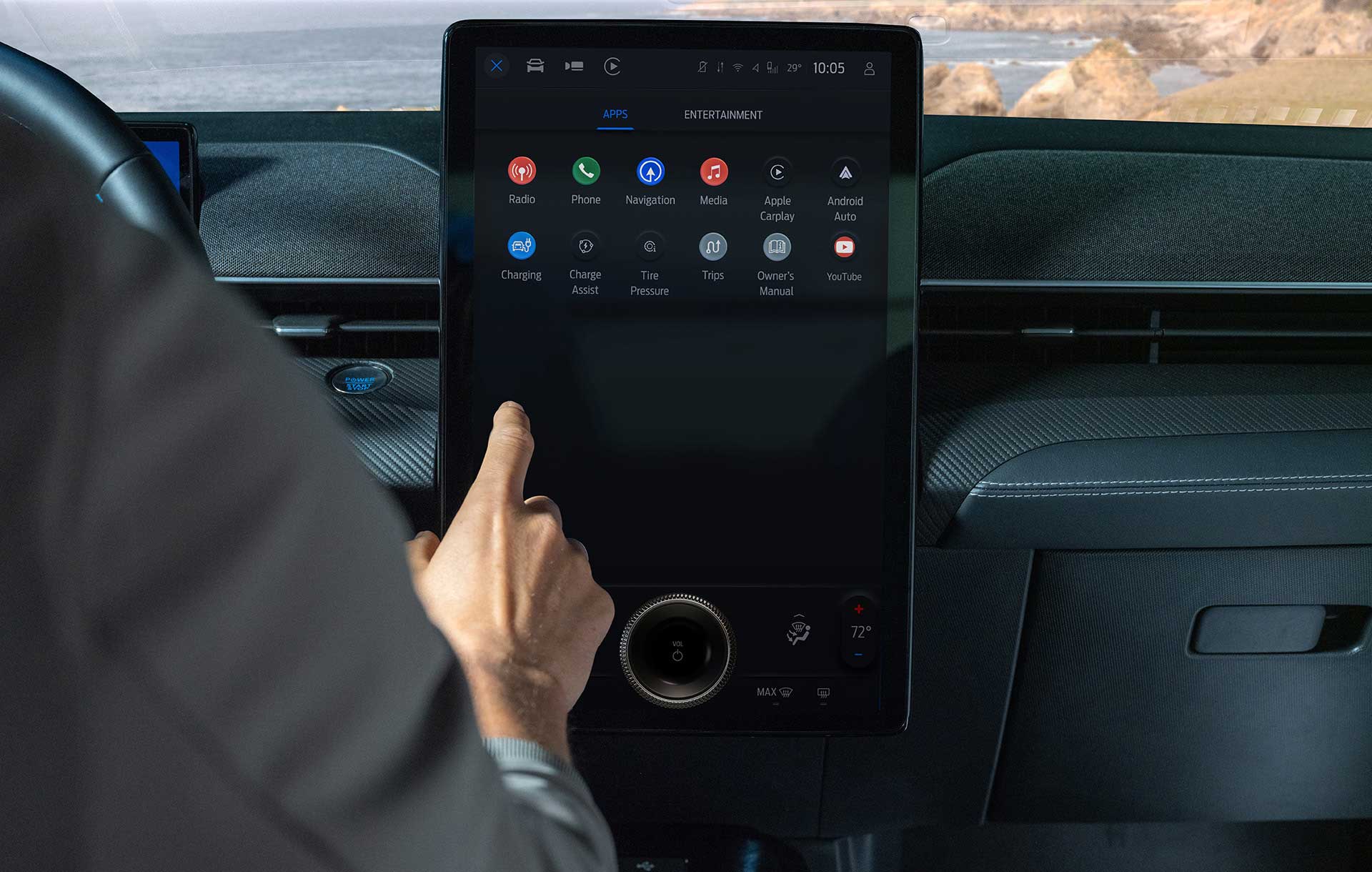 Interior con Gran Pantalla de 15.5 pulgadas equipado en Ford Mustang Mach-E 2026