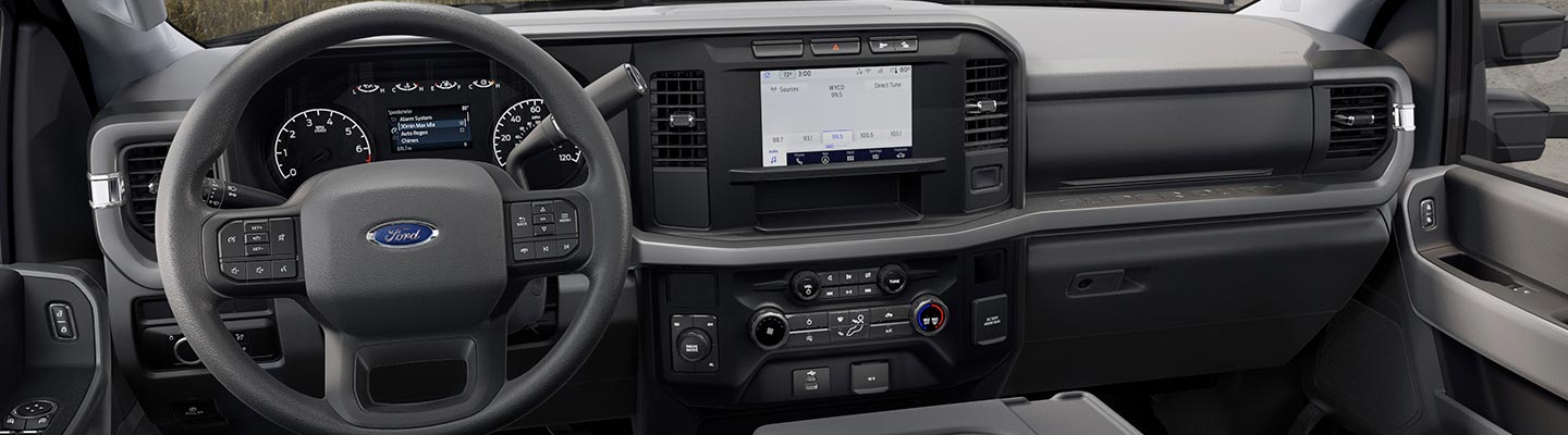 Cómodo y Espacioso Interior de Gran Resistencia en el Camión Ford Super Duty Chasis 2025