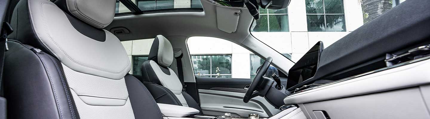 Asientos de Piel Bitorno color Arena y Negro equipados en Ford Territory 2025 versión Titanium
