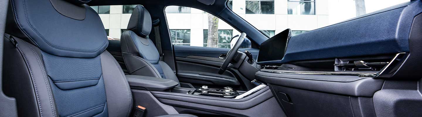 Asientos de Piel Bitorno color Negro y Azul equipados en Ford Territory 2025 versión Titanium