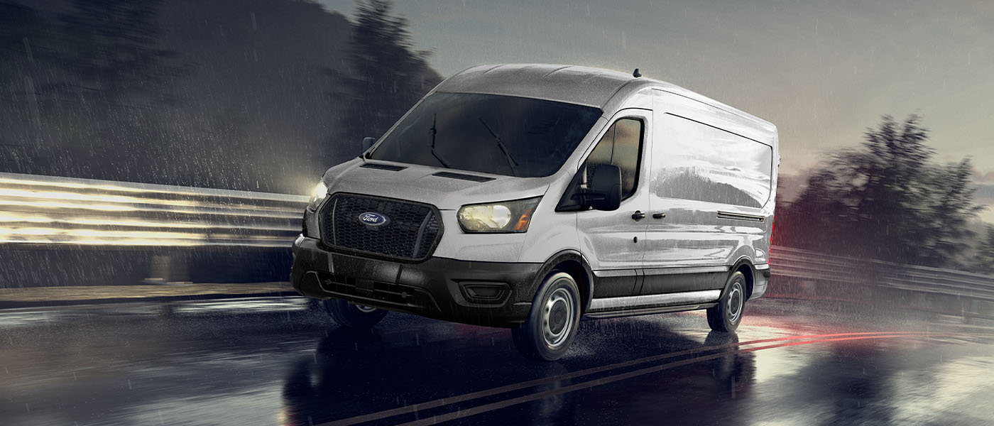 Equipamiento y Características de Ford Transit Van 2024 versión Gasolina Mediana